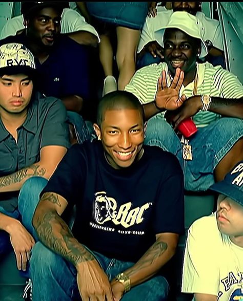 Young Pharrell Williams, Pharrell Williams 2000s, 90s Hiphop Fashion, Chad Hugo, Hiphop Fashion, Beat Maker, 90s Hiphop, Pharrell Williams, Love Black