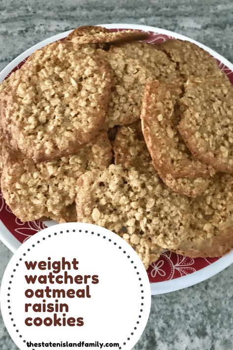 Ww Oatmeal, Weight Watcher Cookies, Lite Recipes, Ww Sweets, Cookie Recipes Oatmeal Raisin, Weight Watchers Recipes Desserts, Eating Healthier, Ww Desserts, Berry Cake