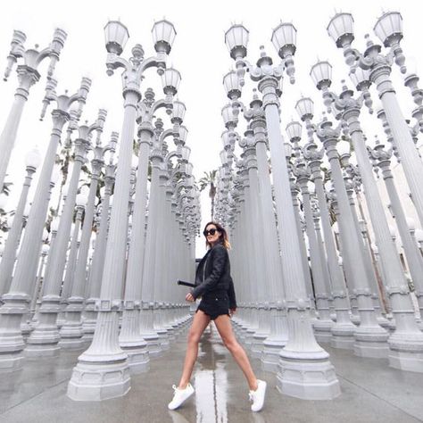 lights Lacma Lights, La Photoshoot, Light Photoshoot, Urban Lights, Cali Trip, Travel Pose, Los Angeles Travel, Urban Lighting, White Kicks