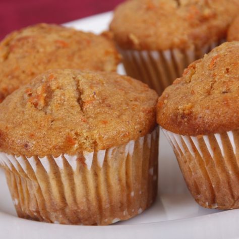 Carrot Muffins  Delicious. Cut down sugar (would halve next time), applesauce and small amount coconut oil instead of oil. Half while wheat flour. Juice Pulp Muffins, Recipe Carrots, Carrot Muffins Easy, Healthy Sweet Potato Muffins, Juice Pulp Recipes, Carrot Muffin Recipe, Pulp Recipe, Peach Muffins, Potato Muffins