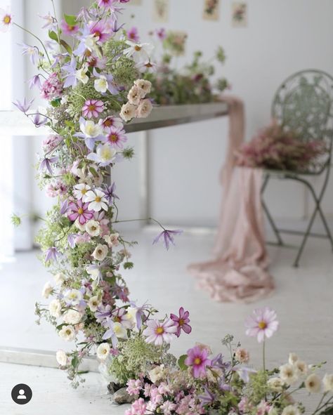 Pink And White Weddings, Wedding Backdrop Design, Summer Garden Party, Garden Wedding Decorations, Modern Flower Arrangements, Wedding Colors Blue, Floral Garland, Wildflower Wedding, Garland Wedding