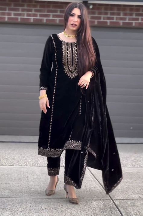 Velvet Sharara Suit, Velvet Sharara, Black Suit Designs, Velvet Salwar Suit, Sharara Suit Designs, Black Velvet Suit, Heavy Dupatta, Suits Online Shopping, Salwar Pattern