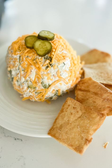 Dill Pickle Balls, Dill Pickle Bacon Cheese Ball, Dill Pickle Cheese Ball Recipes, Dill Cheese Ball, Dill Pickle Appetizers, Pickle Birthday Party, Dill Pickle Cheese Ball, Pickle Cheese Ball, Easy Yummy Dips