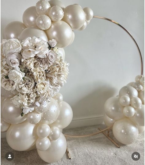 Pearl Theme Party Ideas, Wedding Decor With Pearls, Pearl Table Decorations, Pearl Birthday Theme, Diamonds And Pearls Theme, Pearl Bridal Shower Theme, Pearl Themed Wedding, Pearl Themed Party, Prosecco Party