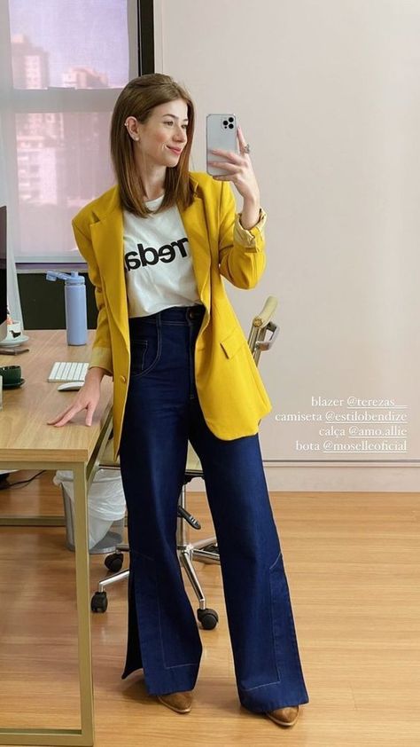 Nobody wants their clothes to age them Blazer Outfits Casual, Looks Jeans, Look Office, Luxury Photography, Friday Outfit, Fall Transition Outfits, Yellow Blazer, Transition Outfits, Jean Flare