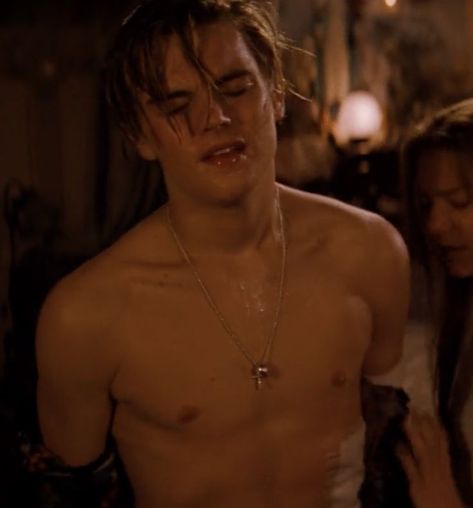 Romeo Leonardo Dicaprio, Leonardo Dicaprio Romeo And Juliet, Leonardo Dicaprio Romeo, Romeo Montague, Leonardo Dicaprio Photos, Leo And Kate, 90s Actors, Leonardo Dicaprio 90s, Jack Dawson