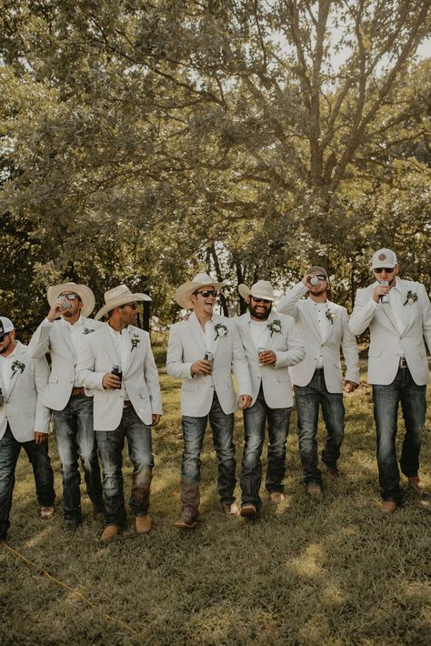 Country Wedding Bridal Party Attire, Hunter Green Country Wedding, Western Bridal Party Attire, Groomsman Jeans, Groomsmen Attire With Jeans, Simple Groomsmen Attire, Simple Groom Attire, Western Groomsmen Attire, Rustic Groom Attire