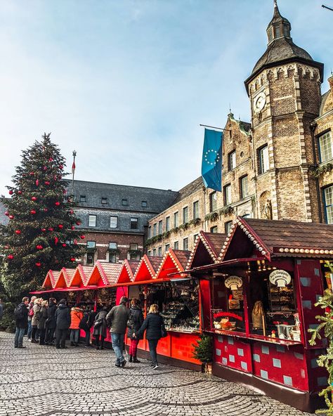 Another throwback to Christmas 2019#Dusseldorf Though Dusseldorf may not be a popular tourist destination...it does feel like a real city. Where people actually live and work. The Christmas markets were fantastic and it truly felt like it was mostly locals enjoying their own city or Germans coming from nearby towns. . . . #hello_germany #perfect_worldplaces #europe_moments #christmastime #christmasishere #christmasmarkets #christmas2020 #christmasiscoming #christmascountdown Christmas Markets, Dusseldorf, Travel Website, Christmas Vibes, Christmas 2019, Perfect World, Christmas Is Coming, Christmas Market, Wanderlust Travel