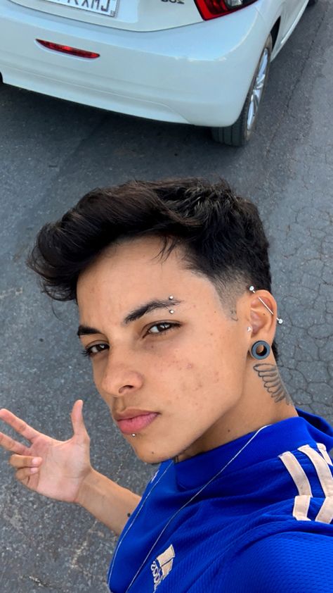 Men With Industrial Piercing, Guy With Industrial Piercing, Guys With Snakebites, Industrial Piercing Men, Transversal Piercing, Eyebrow Piercing Men, Men Piercing, Guys Ear Piercings, Piercing Industrial