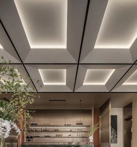 Salon New Classic, Office Ceiling Design, Reception Ceiling, Lobby Ceiling, Atrium Design, Classic Facade, Showroom Decor, Office Ceiling, New Ceiling Design