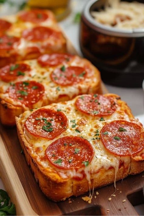 Texas Toast Pizza in the Air Fryer Recipe | CookesRecipes Pizza Tots, Tini Recipe, Texas Toast Recipe, Texas Toast Pizza, Carnival Eats Recipes, Pizza In The Air Fryer, Toast Pizza, Leftover Pizza, Air Fryer Recipe