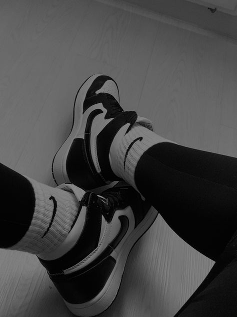 #nike #jordan #inspiration Jordan Ones, Jordans Girls, Dunks Nike, Nike Sneakers, Nike Jordan, Air Max Sneakers, All Black Sneakers, Nike Air Max, Sneakers Nike