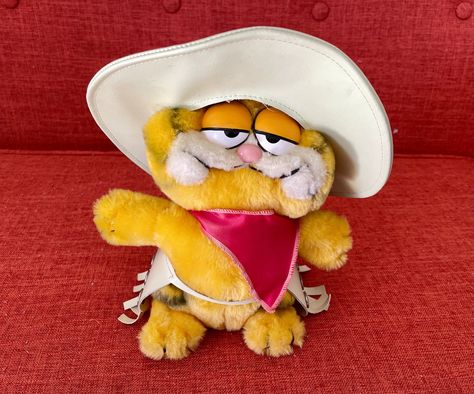 Cowboy Garfield, Garfield Hat, Garfield Merch, Red Handkerchief, Garfield Plush, Vintage Plush Toys, Winter Market, 1980s Childhood, 1980s Toys