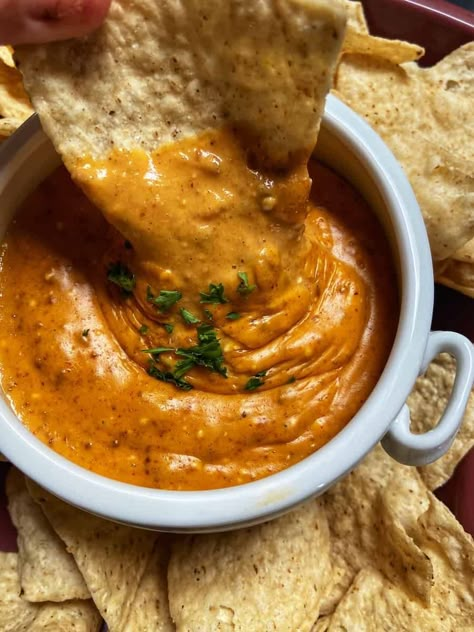 Cheese Dip Crockpot, Crockpot Chili Cheese Dip, Hot Party Dips, Velveeta Chili Cheese Dip, Chilli Cheese Dip, Easy Crockpot Appetizers, Cheese Dip Recipes Crockpot, Chili Cheese Dip Crockpot, Chili Cheese Dip Recipes