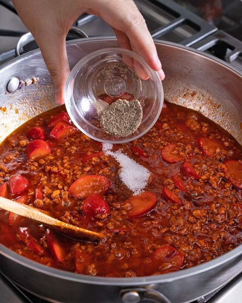 Best Filipino Spaghetti Recipe: Sweet, Tomato-y, and Bright Red Filipino Spaghetti Recipe, Potato On The Grill, Potato Instant Pot, Potato Dinners, Potato In The Oven, Filipino Style Spaghetti, Sancocho Recipe, Filipino Spaghetti, Phillipino Food