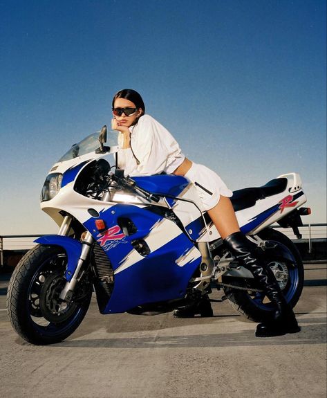 Racing Photoshoot, Motorcycle Photo Shoot, Moto Girl, Debut Photoshoot, Biker Photoshoot, Biker Aesthetic, Bike Photoshoot, Girls Magazine, Birthday Fits