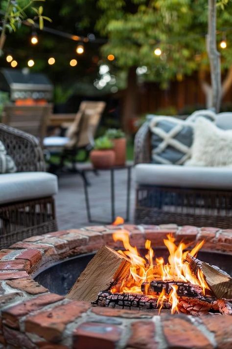 Warm Red Brick Fire Pit Designs for Cozy Nights Red Brick Fire Pit, Brick Fire Pit Ideas, Brick Fire Pits, Fire Pit Wall, Brick Fire Pit, Rectangular Fire Pit, Round Fire Pit, Backyard Balcony, Stone Fire Pit