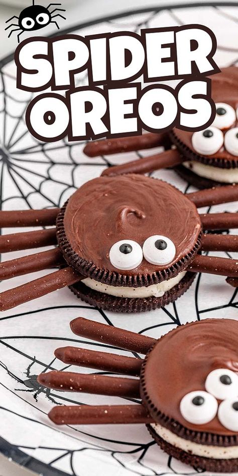 Oreo cookies pair up with Pocky sticks, candy eyeballs and chocolate melts to make these fantastically freaky Halloween spider Oreos. These are going to appeal to everyone, especially your little trick-or-treaters! You can make these in just 15 minutes. Give them another 15 minutes to set and they're ready to serve up. You can make Oreo spiders for a Halloween party or as a treat for the kids. They make a great Halloween table centerpiece and you don't have to be artsy (or a baker) to make them. Spider Oreos Halloween, Spider Oreos, Oreo Spider Cookies, Fun Family Costumes, Family Costumes For Halloween, Oreo Spiders, Halloween Food For Adults, Spider Food, Spooky Cookies