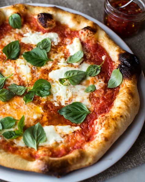 Margherita Pizza - Recipe - Stefano Faita Piza Italy Pizza, Pizza Florentine, Margherita Recipe, Special Pizza, Margherita Pizza Recipe, Pizza Margarita, Margarita Pizza, Pizza Roll, Alla Vodka