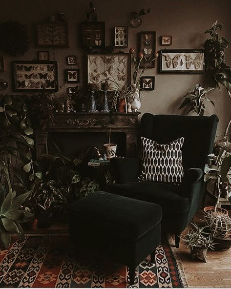 Alice In Wonderland Home Aesthetic, Goth Living Room Ideas, Lots Of Plants, White Goth, Dark Living Rooms, Dark Home Decor, Building House, Casa Vintage, Goth Home Decor