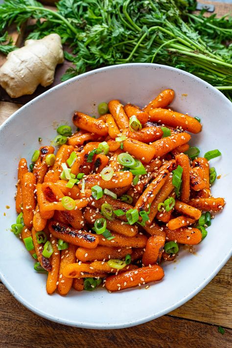 Carrot Sesame Salad, Asian Carrots Recipe, Asian Carrots, Baby Carrot Recipes, Carrots Side Dish, Asian Side Dishes, Closet Cooking, Side Dishes For Chicken, Carrots Recipe