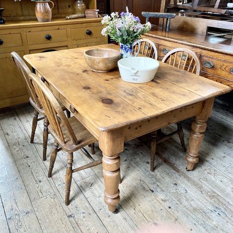 Chunky Victorian Pine Farmhouse Dining Table - Antiques Atlas Pine Furniture Dining Room, Antique Farmhouse Table, Pine Dining Table Makeover, Antique Dining Table Makeover, Chunky Farmhouse Table, Pine Farmhouse Table, Pine Table Makeover, Wood Farm House Table, Cabin Dining Table