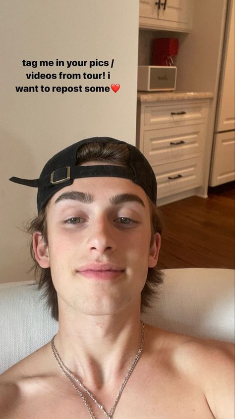 Johnny Orlando Shirtless, Orlando Tattoo, Johnny Orlando, Old Phone, Attractive Guys, Top Drawer, Interesting Faces, Pictures Of You, Special Features