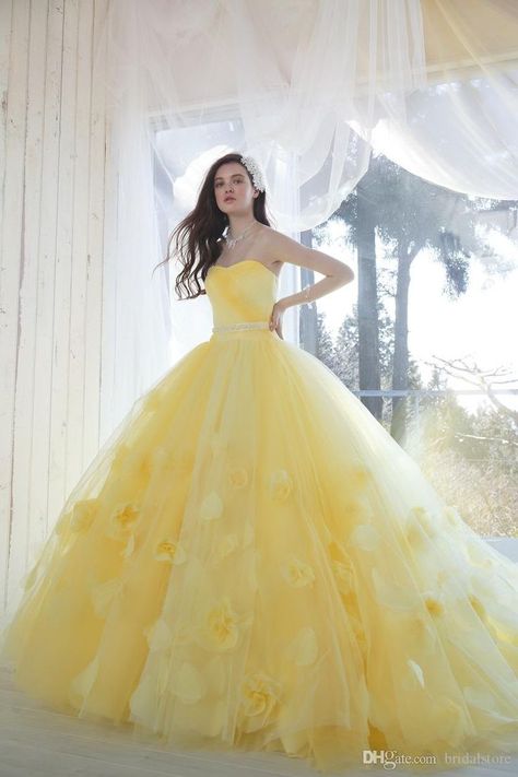 YELLOW DRESSES FOR GIRLS||FANCY DRESSES IN YELLOW||TRENDY COLLECTION Party Gowns Elegant, 3d Flower Applique, Elegant Formal Dress, Yellow Wedding Dress, Mint Bridesmaid Dresses, Old Dress, Gowns Elegant, Yellow Gown, Dress Display