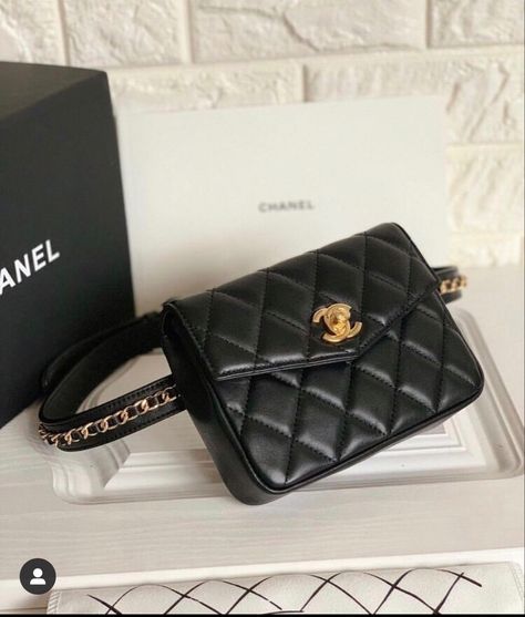 Chanel Belt Bag Outfit, Chanel Waist Bag, Chanel Belt Bag, Bum Bag Outfit, Belt Bag Outfit, Belt Bag Fashion, Fanny Pack Style, Waist Belt Bag, Fanny Pack Fashion