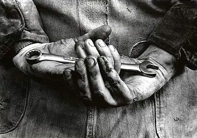 Working towards a life where my hands look like this on the weekends and my wife's bringing me a drink while I build her dream car Mechanics Photography, Mechanics Hands, Working Hands, Hard Working Man, Hand Photography, Louise Bourgeois, Black White Photos, Photography Projects, Old Man