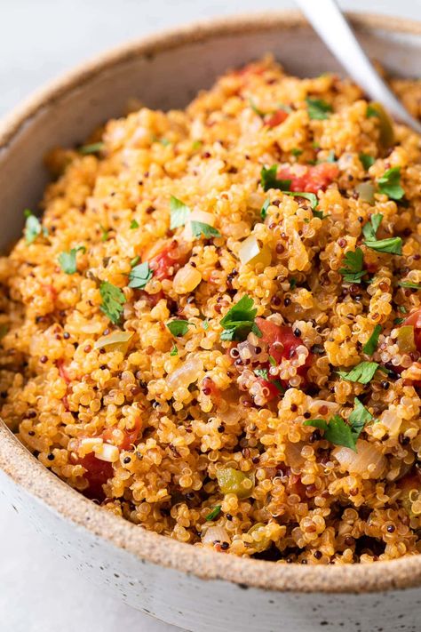 Quinoa Spanish Rice (Healthy, Grain Free Recipe) - The Simple Veganista Simple Veganista, Quinoa Recipes Easy, Rice Healthy, Quinoa Recipes Healthy, Easy Quinoa, Healthy Grains, Spanish Rice, Vegan Gluten Free Recipes, Grain Free Recipes