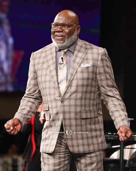 TD Jakes: If you are tired from running with short legged humans, don't sign up in a horse race... #Tdjakes #Motivation #Inspiration Td Jakes, I M Sick, I'm Sick, Horse Race, Horse Racing, A Horse, Motivation Inspiration, To Play, Promotion