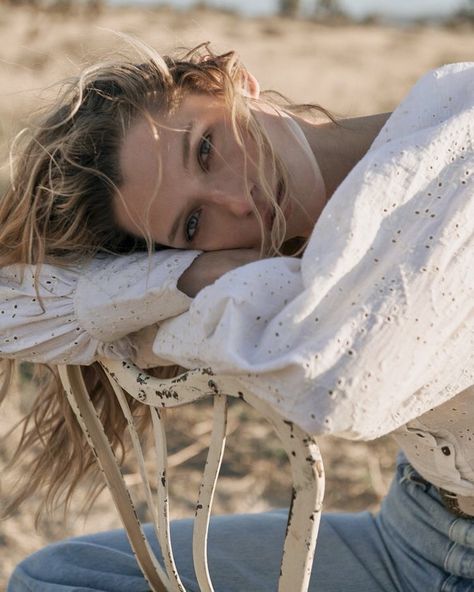 Free People Spring, Fashion Fotografie, Foto Cowgirl, Mode Editorials, Nature Photoshoot, Photographie Portrait Inspiration, Outdoor Shoot, Outdoor Portraits, Outdoor Photoshoot