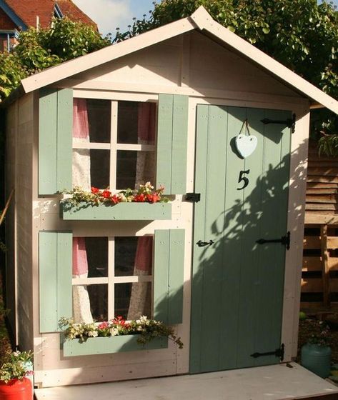 Pretty little playhouse / Source: http://www.gingerandmay.co.uk/blog/pretty-little-playhouse #backyard #playhouse #play #house #outdoor #bvhconstruction #pinehursthomebuilder #pinehurstnc Playhouse Exterior, Playhouse Interior Ideas, Playhouse Interior, Outside Playhouse, Kids Indoor Playhouse, Kids Playhouse Outdoors, Playhouse Ideas, Playhouse Plans, Indoor Playhouse