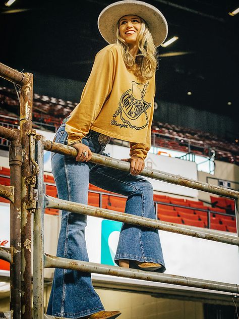 Flare Jeans Outfit, Go Big Or Go Home, Western Wear Outfits, Cute Country Outfits, Looks Country, Nashville Outfits, Rodeo Outfits, Western Style Outfits, Western Outfits Women