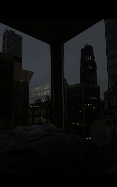 New york travel dark aesthetic luxury skyline highrise condo glass window high ceiling floor to ceiling apartment modern home style dresm bedroom night sky photography Floor To Ceiling Apartment, Travel Dark Aesthetic, Floor To Ceiling Windows Apartment, City Apartment Aesthetic, Dark Home Aesthetic, Modern Home Style, San Myshuno, Apartment View, Apartment Modern