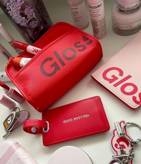 Scrappy Aesthetic, Glossier Merch, Glossier Box, Glossier Beauty Bag, Gwp Ideas, Glossier Branding, Ugc Aesthetic, Glossier Perfume, Glossier Aesthetic