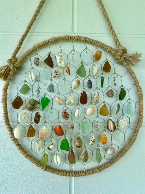 Sea Pebbles Ideas, Outdoor Arts And Crafts, Seaglass Wind Chimes, Sea Glass Wall Hanging, Beaded Home Decor Diy Projects, Crafts With Sea Glass Diy, Sea Glass Octopus, Driftwood Suncatchers Diy, Tumbled Rocks Crafts