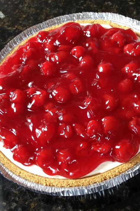 Keebler Cheesecake Recipe, Strawberry Cream Cheese Pie Recipe, Easy Fruit Pie, Cherry Cream Cheese Pie, Strawberry Cream Cheese Pie, Cream Cheese Pie Recipes, Cheese Pie Recipe, Easy Dump Cake Recipe, Cherry Cheesecake Recipe