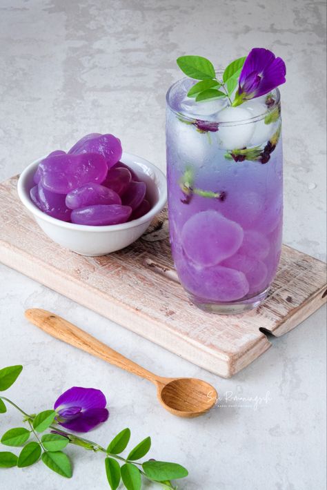 Kolang Kaling, Purple Cafe, Bunga Telang, Butterfly Pea Flowers, Palm Fruit, Jello Cake, Drink Garnishing, Purple Food, Summer Drink Recipes