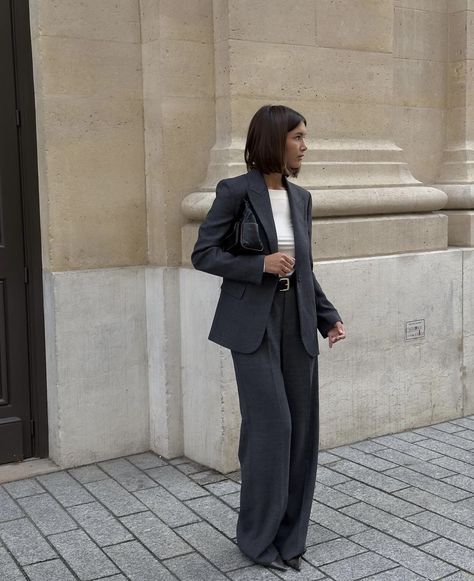 Corporate Fashion Office Chic, Law School Outfit, Corporate Baddie Outfits, Form Outfits, Birkin Mom, Minimalism Clothes, Internship Outfit, Conference Outfit, Women Lawyer