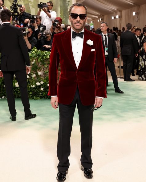 High fashion • Instagram Tom Ford Outfit Men, Gala Night Outfit Men, Tom Ford Mens Suits, Gala Outfit, Met Gala Red Carpet, Black Love Couples, On The Red Carpet, Swaggy Outfits, Wedding Outfits