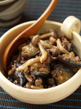 Juicy Tender Simmered Eggplant and Shimeji Mushroom Recipe Shimeji Mushroom Recipe, Shimeji Mushroom, Japanese Mushroom, Japanese Eggplant, Asian Dish, Japanese Food Recipes, Youtube Cooking, Mushroom Recipe, Eggplant Dishes