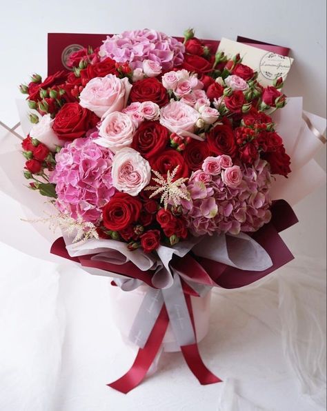 Bouket Flowers Roses, Bouket Flowers Gift, Flora Designs, Food Panda, Valentine Bouquet, Luxury Flower Bouquets, Rose Flower Pictures, Red Bouquet, Hydrangea Bouquet