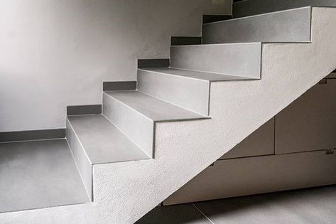 Concrete Floors Living Room, Stairs Tiles Design, Gray Stairs, Staircase Design Modern, Concrete Stairs, Lucet, Tile Stairs, Interior Stairs, Tiles Design