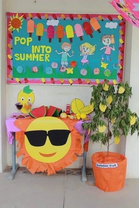 Summer Bulletin Boards For School, Soft Board Decoration, Summer Bulletin Board, Summer Bulletin Boards, School Board Decoration, Boards Ideas, Spring Classroom, Door Diy, Mesh Wreath Diy