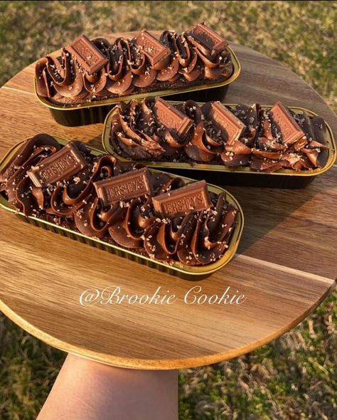 Bakery Selling Ideas, Cute Baked Goods Aesthetic, Diy Loaf Cake Packaging, Mini Loaf Pan Dessert Ideas, Mini Cake Loaf Ideas, Christmas Mini Loaf Cakes Ideas, Mini Loaf Cakes Christmas, Mini Loaf Pan Dessert Recipes, Loaf Cake Packaging