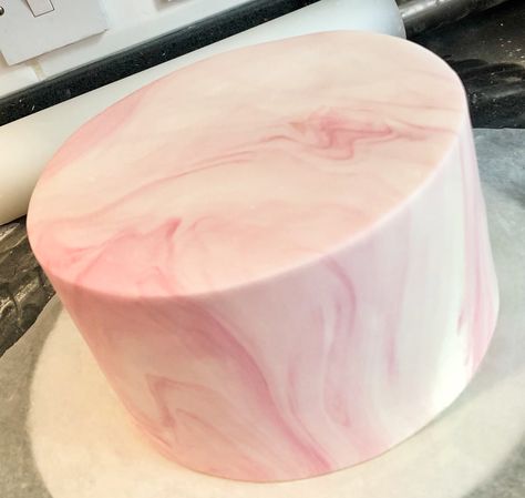 Marbled Fondant, White Fondant Cake, Girly Birthday Cakes, 14th Birthday Cakes, Cake Celebration, 20 Birthday Cake, Fondant Cakes Birthday, Birthday Cake For Mom, Golden Cake