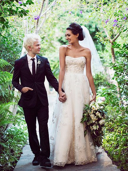 Short Groom Tall Bride, Short Groom, Tall Bride, Bride Photo Ideas, Deryck Whibley, Taller Girlfriend, Tall Girl Short Guy, Cooper Wedding, Celebrity Events