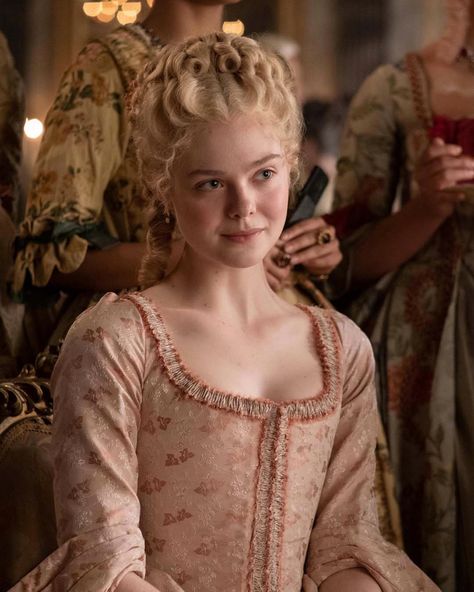 Historic Patterns, Russian Princess, Ellie Fanning, Reign Fashion, Catherine The Great, Russian History, Peinados Fáciles Para Cabello Corto, Costume Drama, Princesa Diana